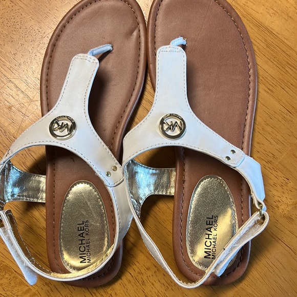 Big Girls sz 5 Michael Kors sandals. NWOT - Picture 6 of 7